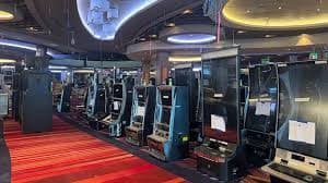 Tampilan meja kasino langsung slot828